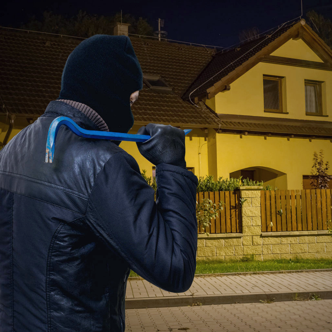 burglar looking at home to rob